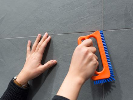 Fuginator - Fugenbürste zur Reinigung von Fugen